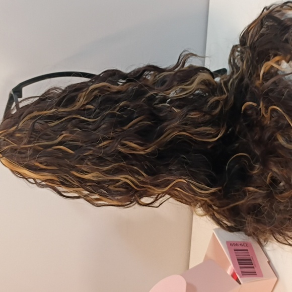 26” Long Curly‎ Claw Clip Ponytail Extension – Brown Layered Synthetic Hairpiece - Picture 6 of 7